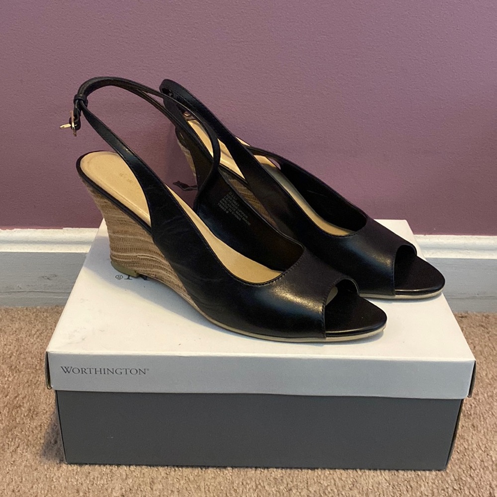 Worthington black wedge heels